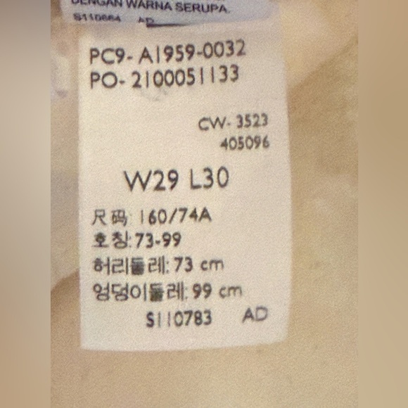 Levis Women's 90s White Jeans, 29”x30” - Picture 7 of 11